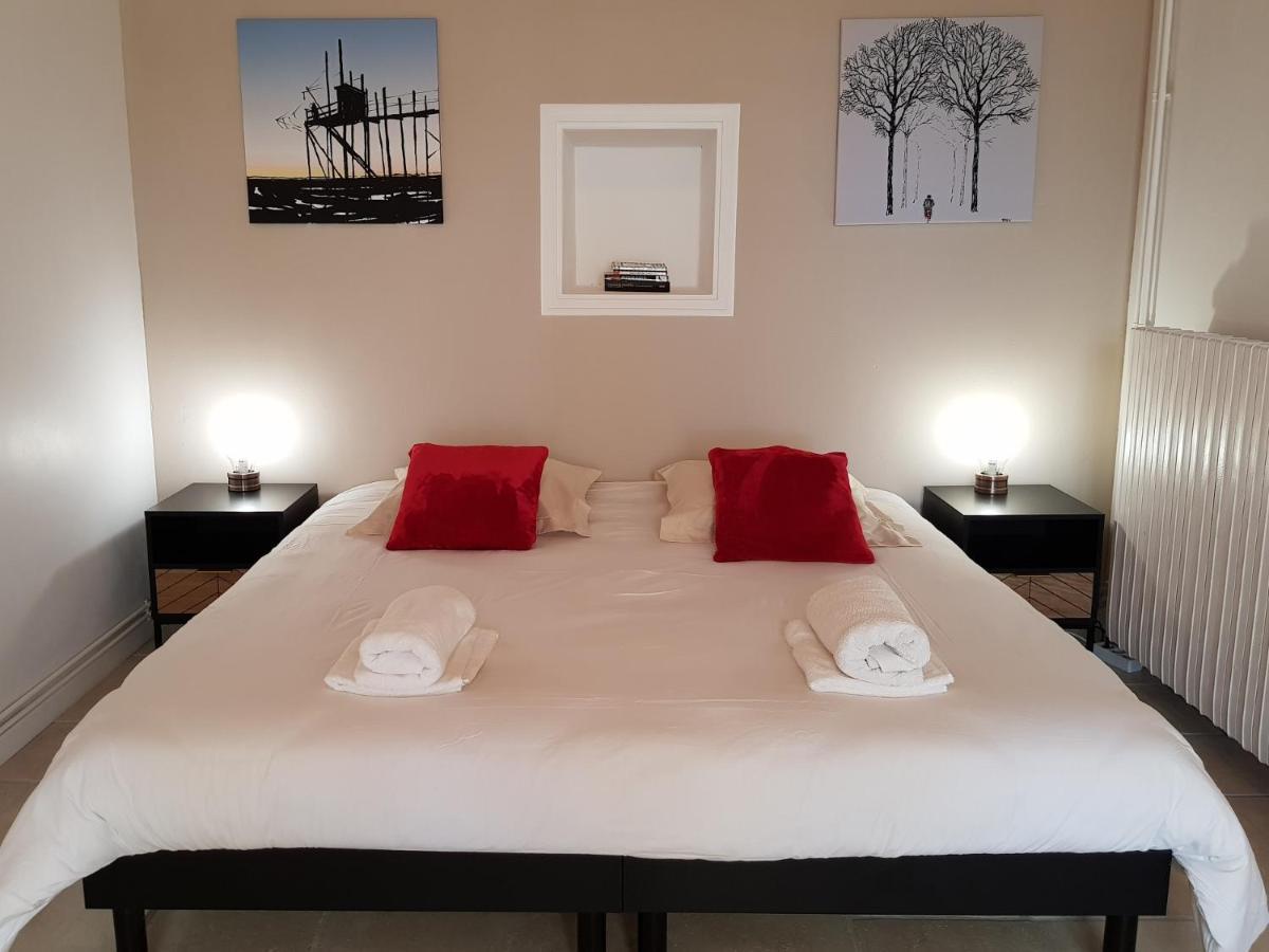 Domaine De Pelouaille - Chambre D'Hotes Saint-Jean-dʼAngély Екстериор снимка